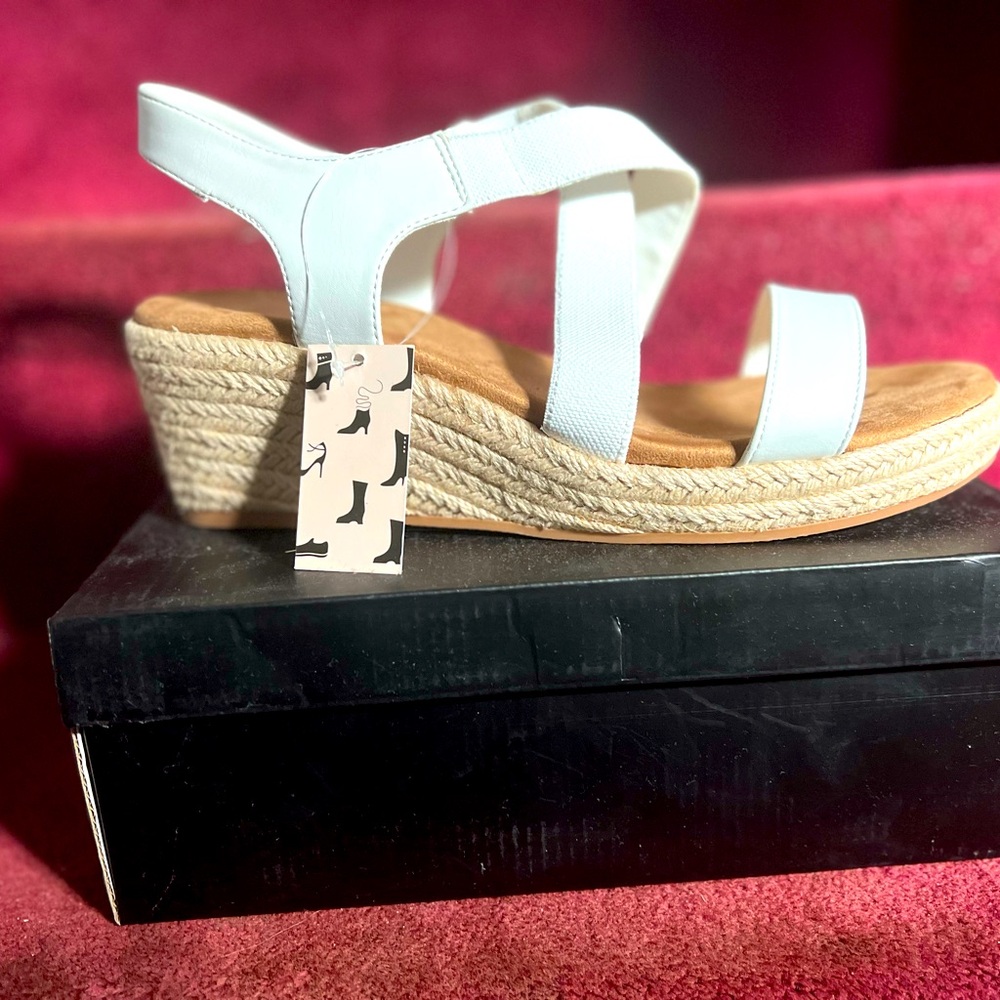 White Espadrille Wedge Sandals

MYSOFT Women's Platform Espadrille Wedge Sandals